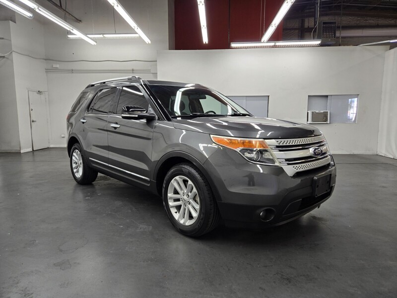2015 Ford Explorer XLT photo 4