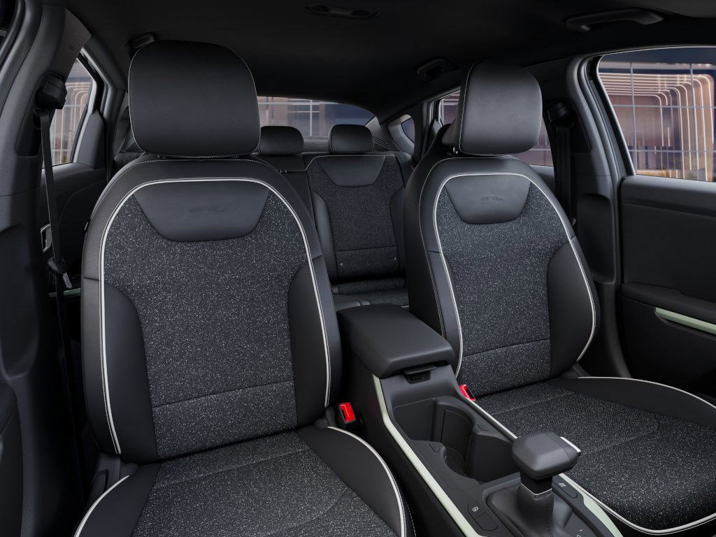 2025 Kia K4 GT-Line photo 12