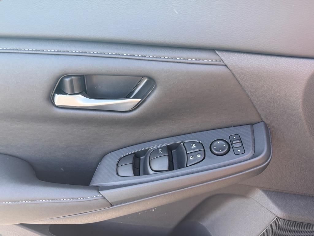 2025 Nissan Sentra SV photo 15