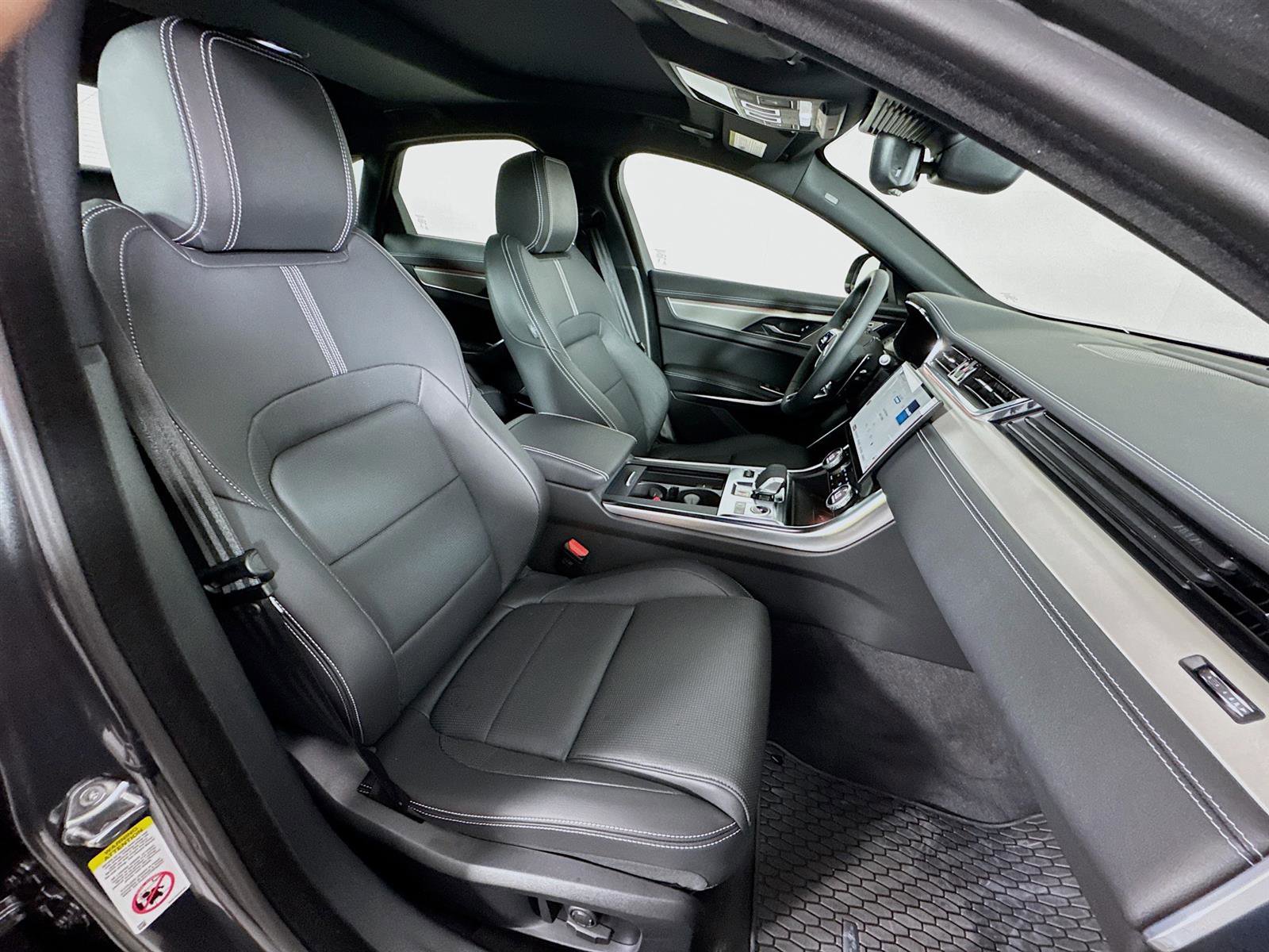 2024 Jaguar XF P300 R-Dynamic SE photo 29