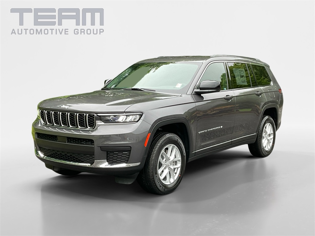 2025 Jeep Grand Cherokee Laredo photo 3