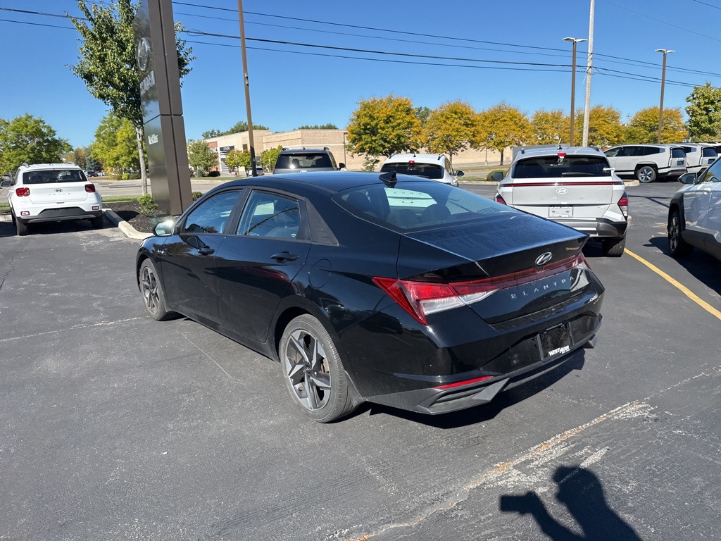 2023 Hyundai Elantra SEL photo 5