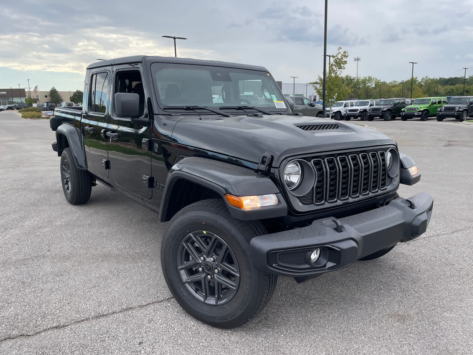 2025 Jeep Gladiator Sport S photo 2