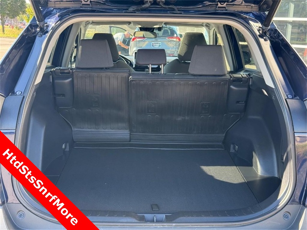 2022 Toyota RAV4 Hybrid XLE photo 9