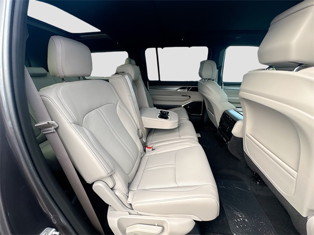 2025 Jeep Wagoneer L Series I photo 23