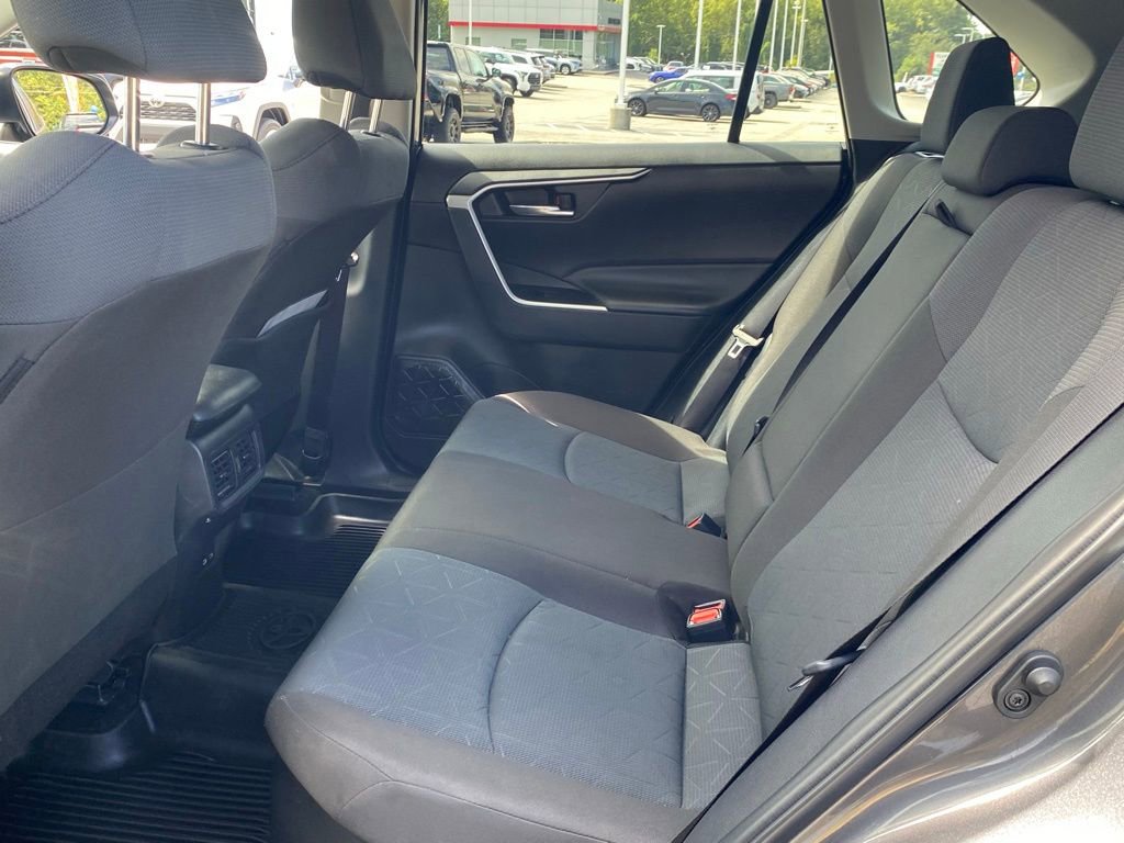 2025 Toyota RAV4 Hybrid XLE photo 6