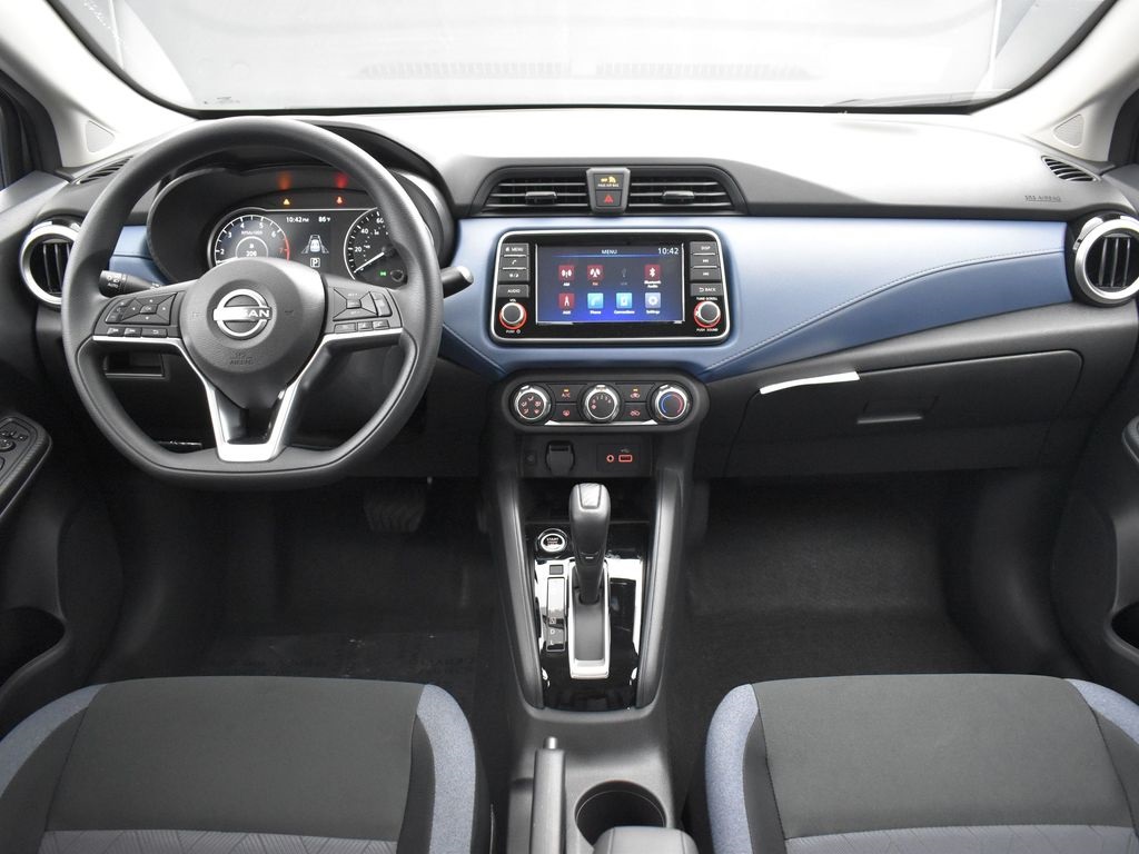 2025 Nissan Versa 1.6 SV photo 9