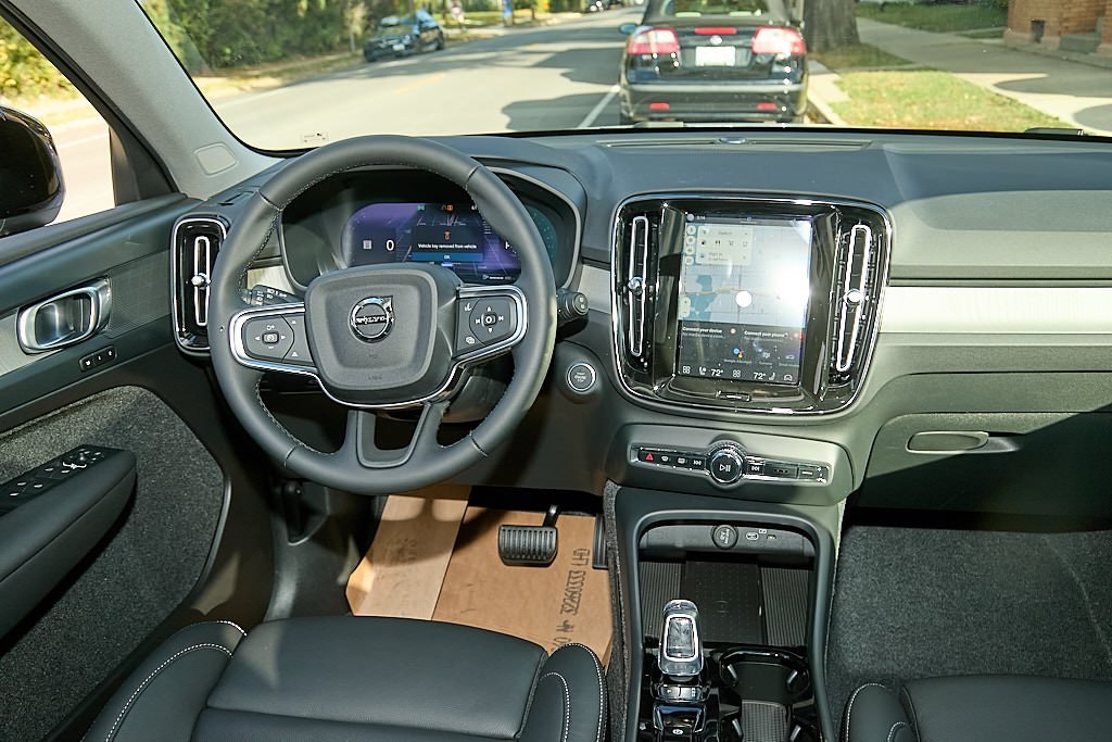 2026 VOLVO XC40 - Image 23