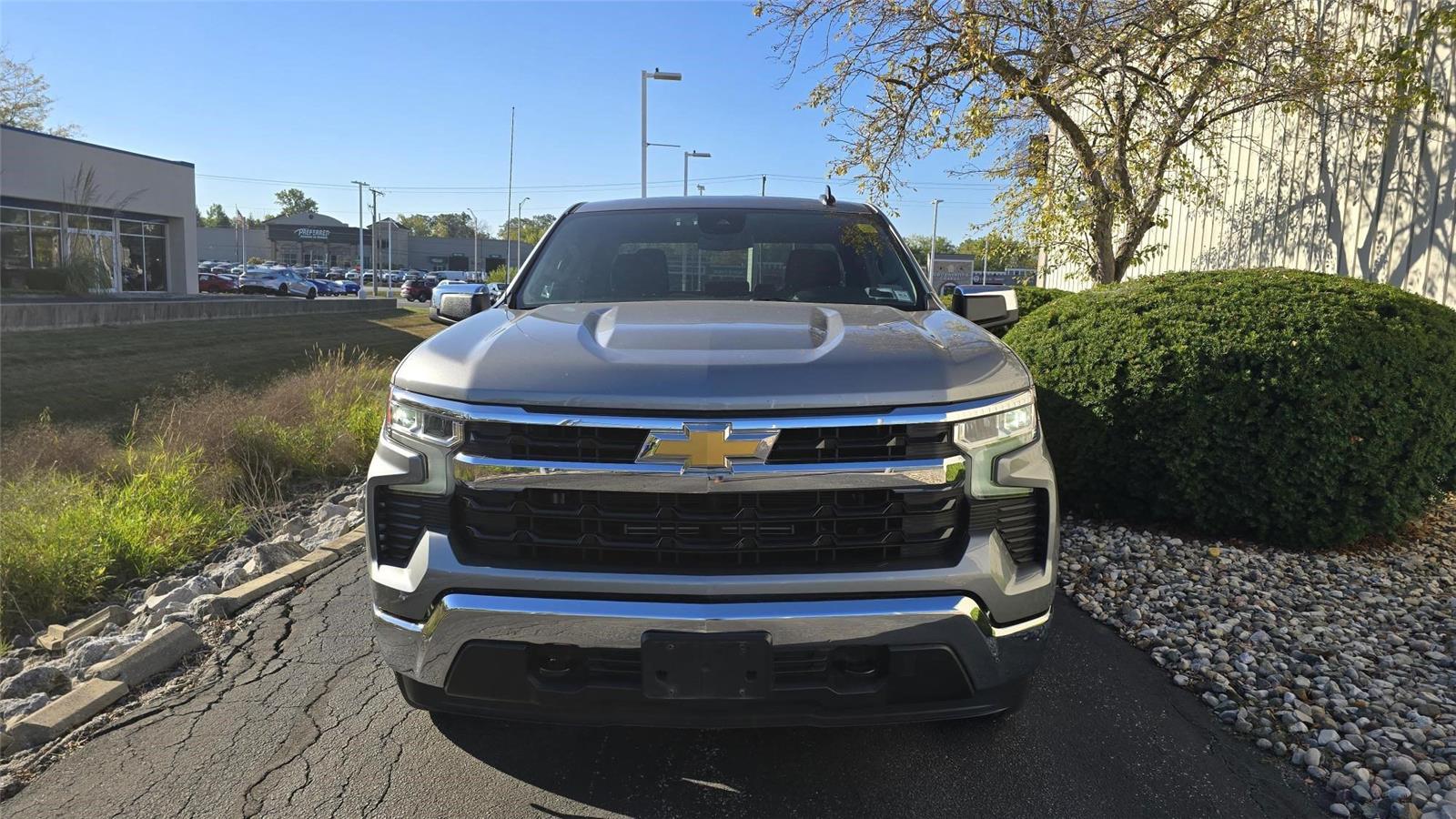 2023 Chevrolet Silverado 1500 LT photo 2