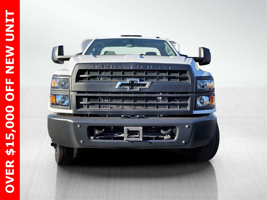 2023 Chevrolet Silverado 5500HD Work Truck photo 2