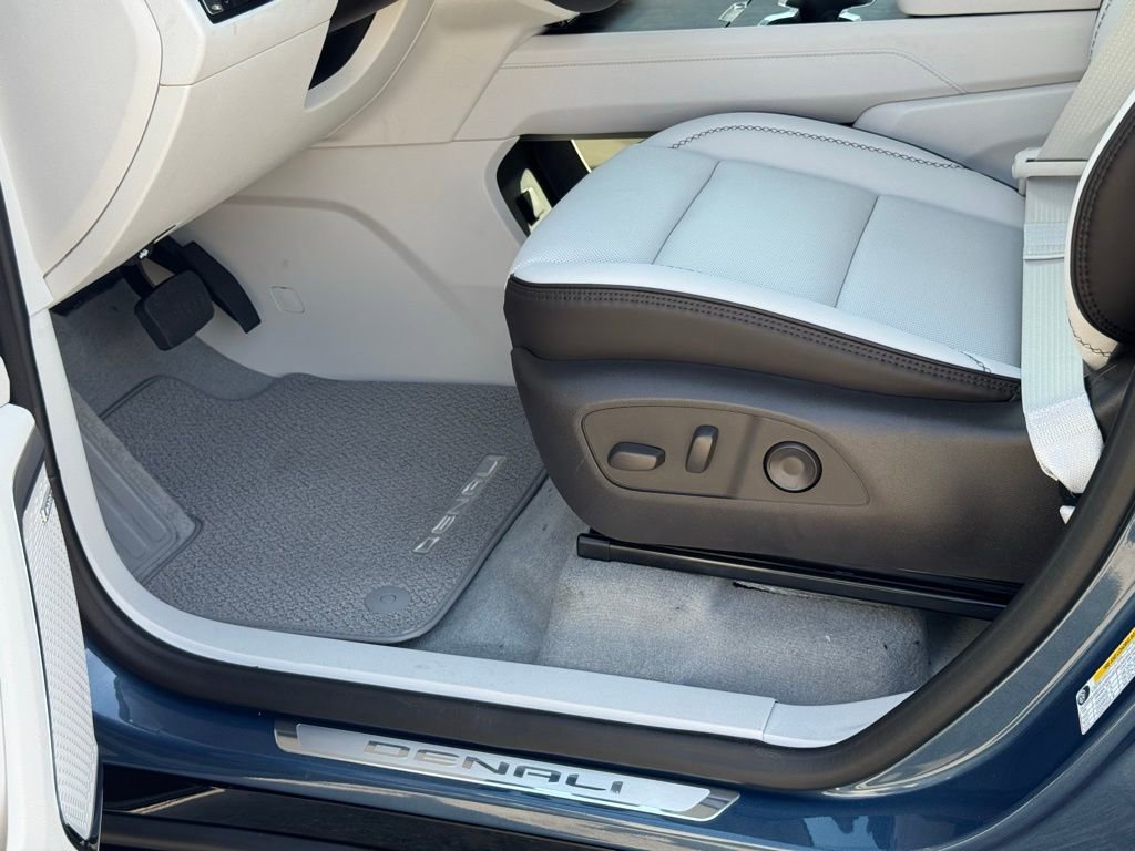 2025 Gmc Acadia Denali photo 16