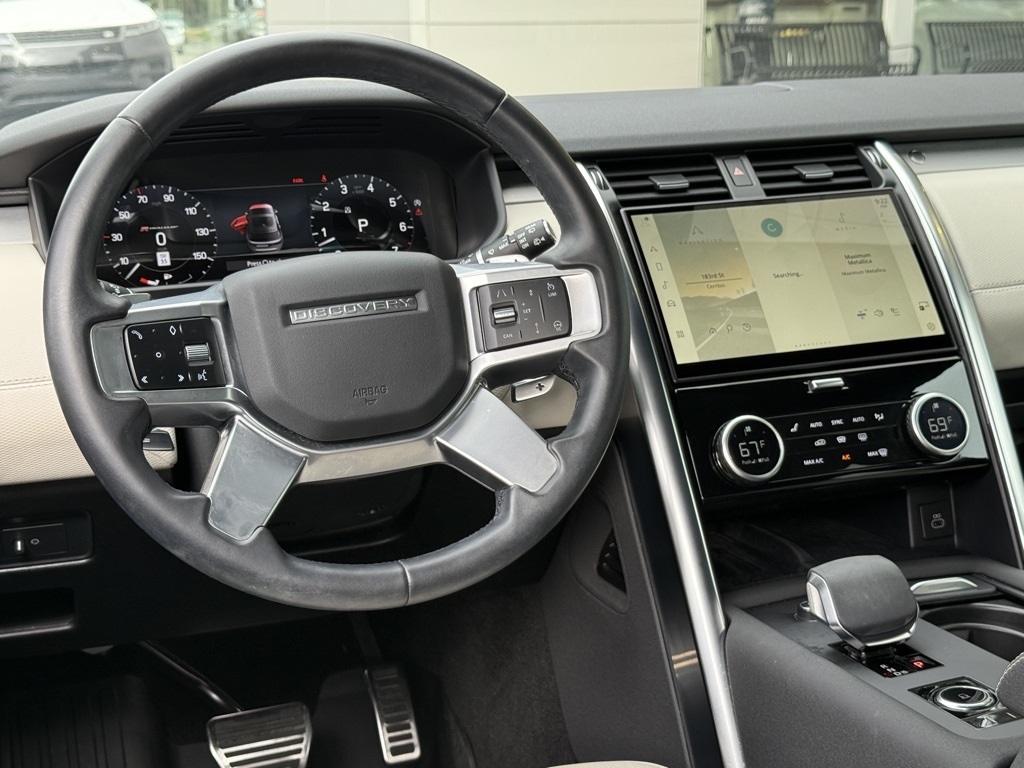 2023 Land Rover Discovery S R-Dynamic photo 21