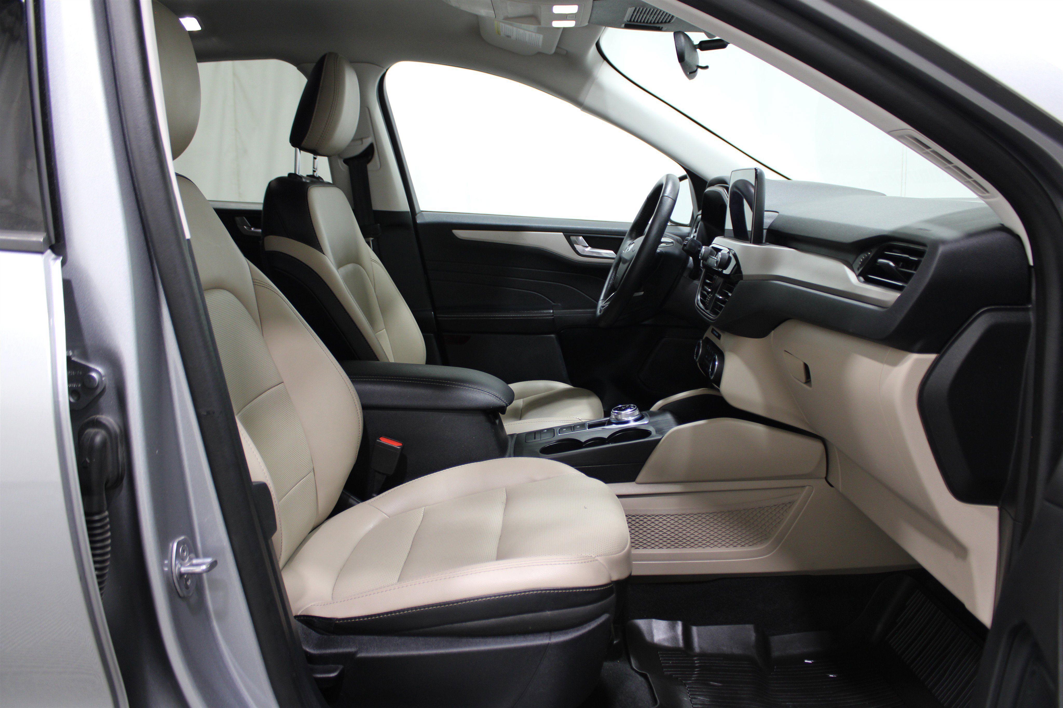 2021 Ford Escape SEL Hybrid photo 21