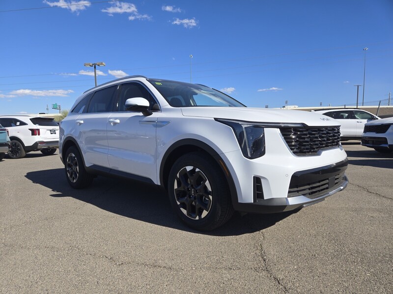 2025 Kia Sorento S photo 2
