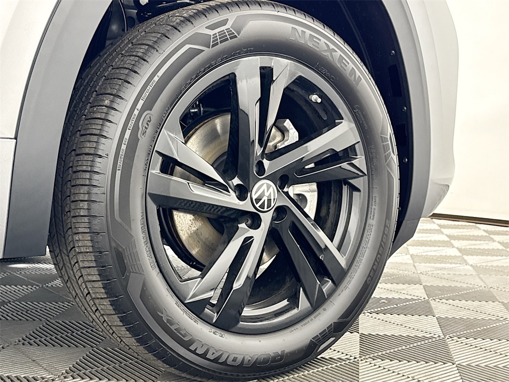 2025 Volkswagen Atlas Cross Sport SEL R-Line photo 20