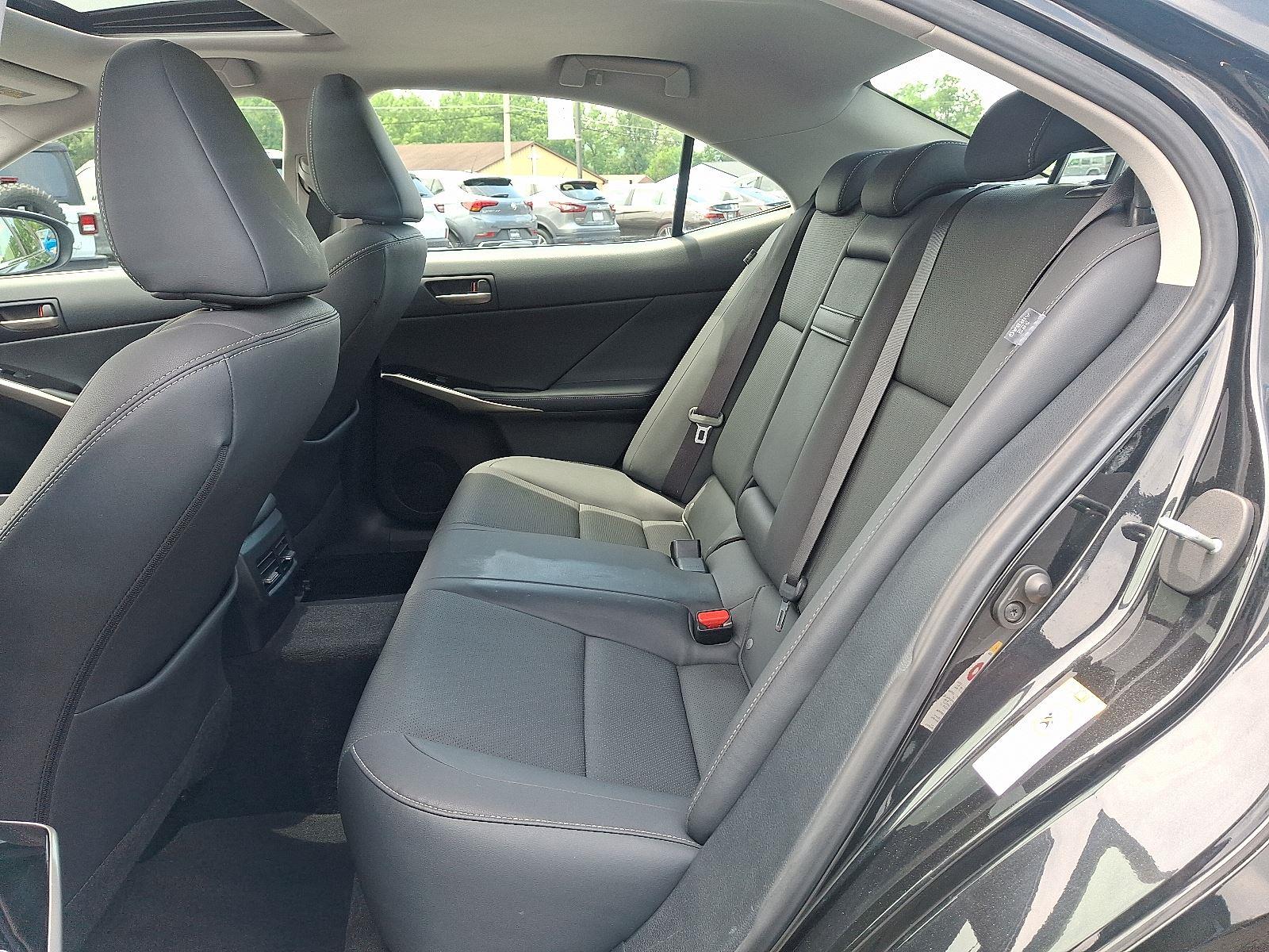 2018 Lexus IS 300 photo 10