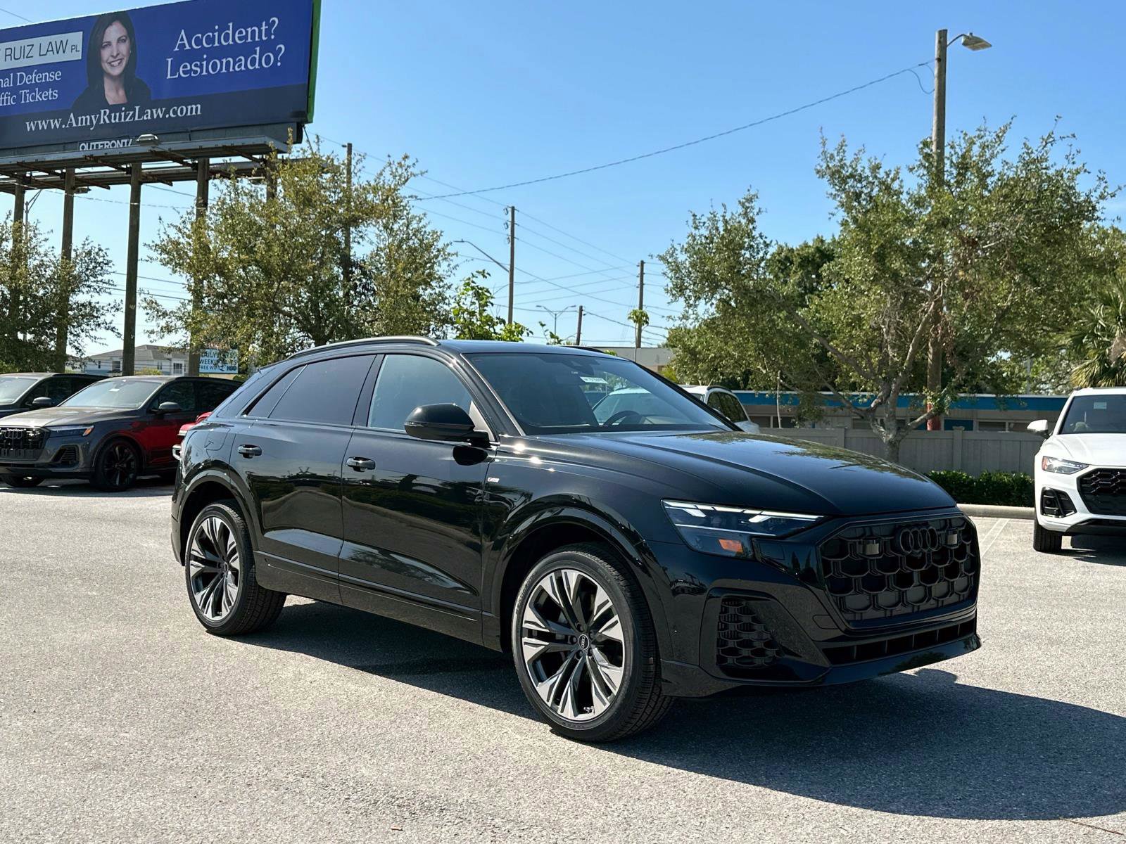 2025 Audi Q8 55 Premium Plus photo 2