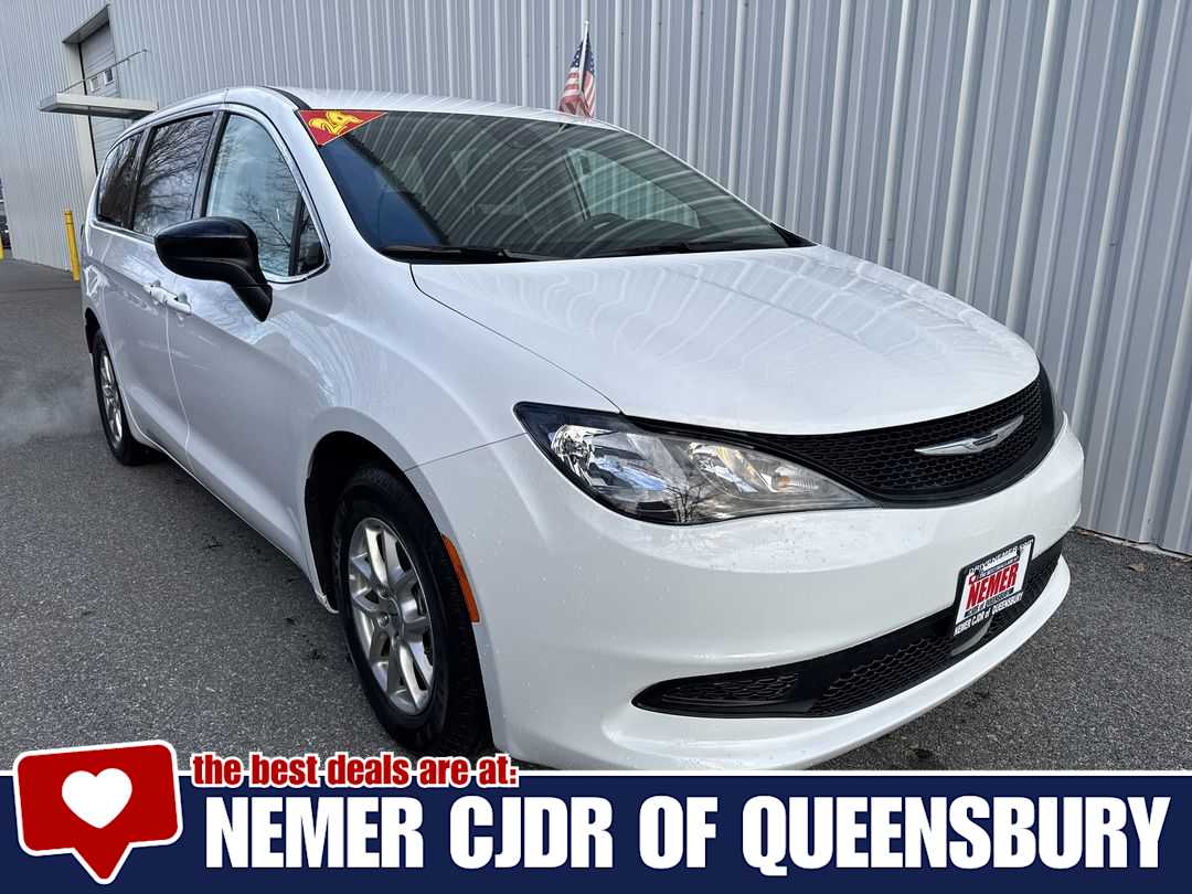 PRE-OWNED 2024 CHRYSLER VOYAGER LX's photo