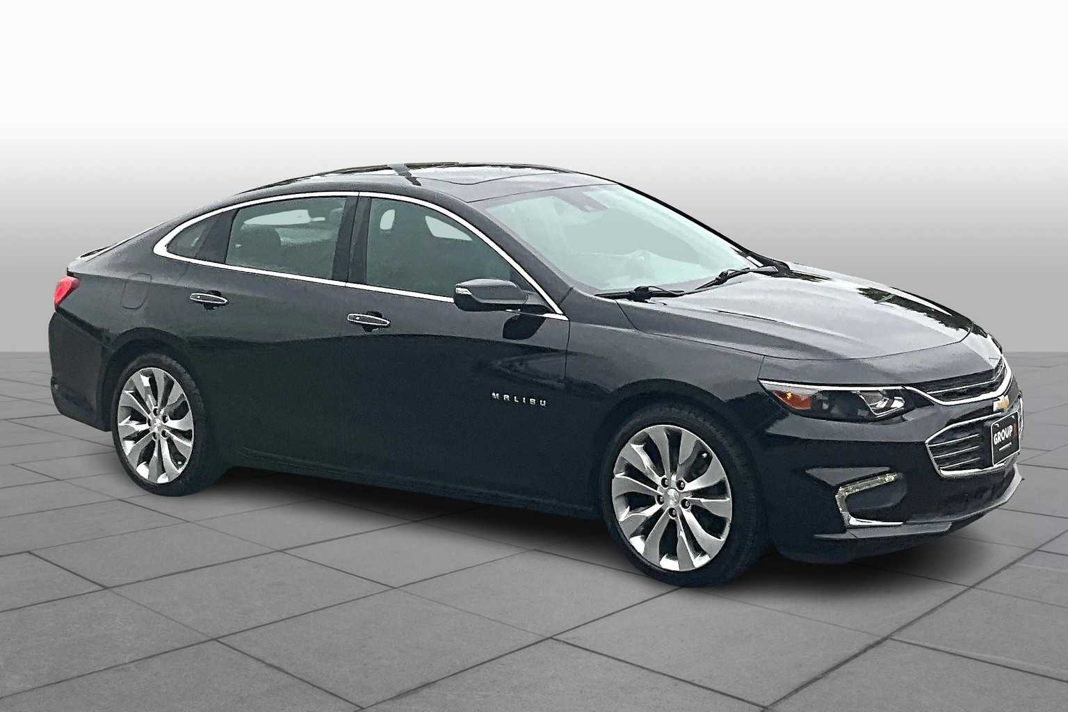 2017 Chevrolet Malibu Premier photo 2