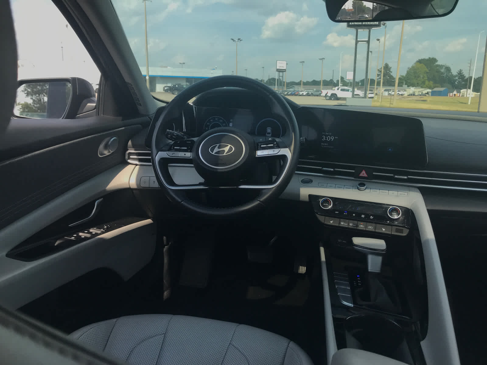 2024 Hyundai Elantra Limited photo 10