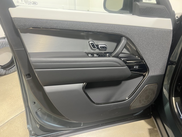 2025 Land Rover Range Rover Sport SE photo 9