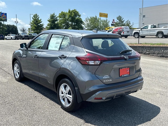 2025 Nissan Kicks Play S photo 2