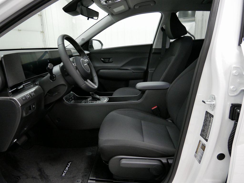2026 Hyundai Kona SEL photo 7