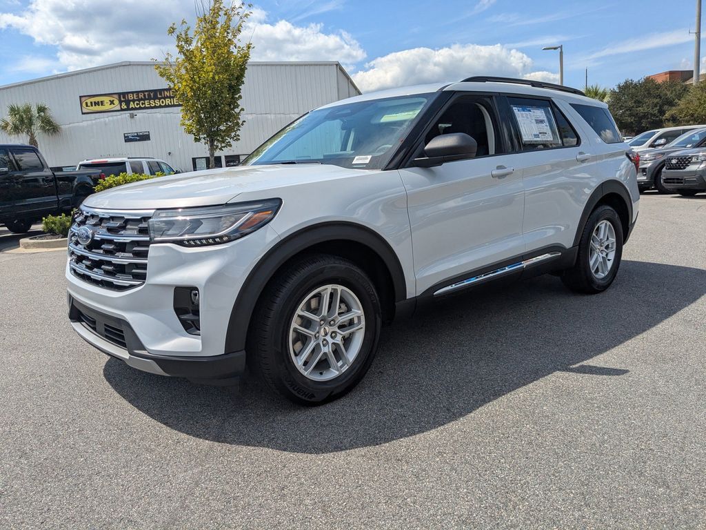2025 Ford Explorer photo 8
