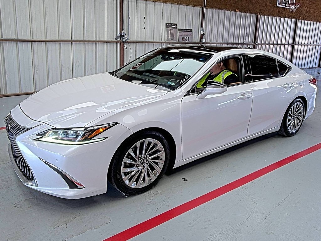 2019 Lexus ES 350 Luxury photo 2