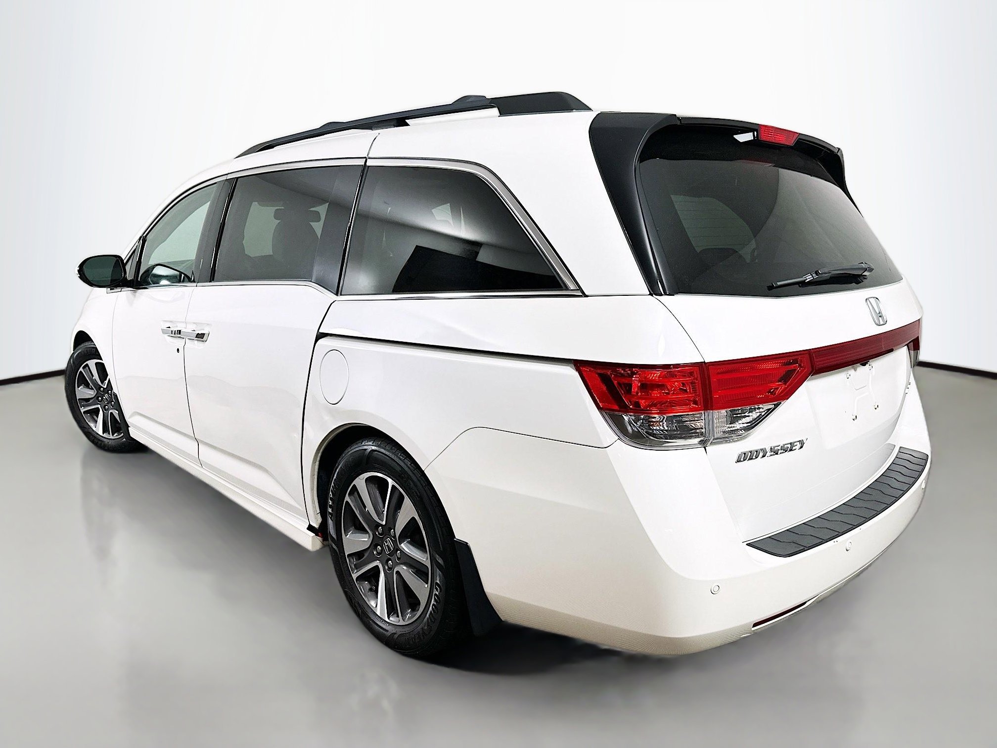 2014 Honda Odyssey Touring photo 5