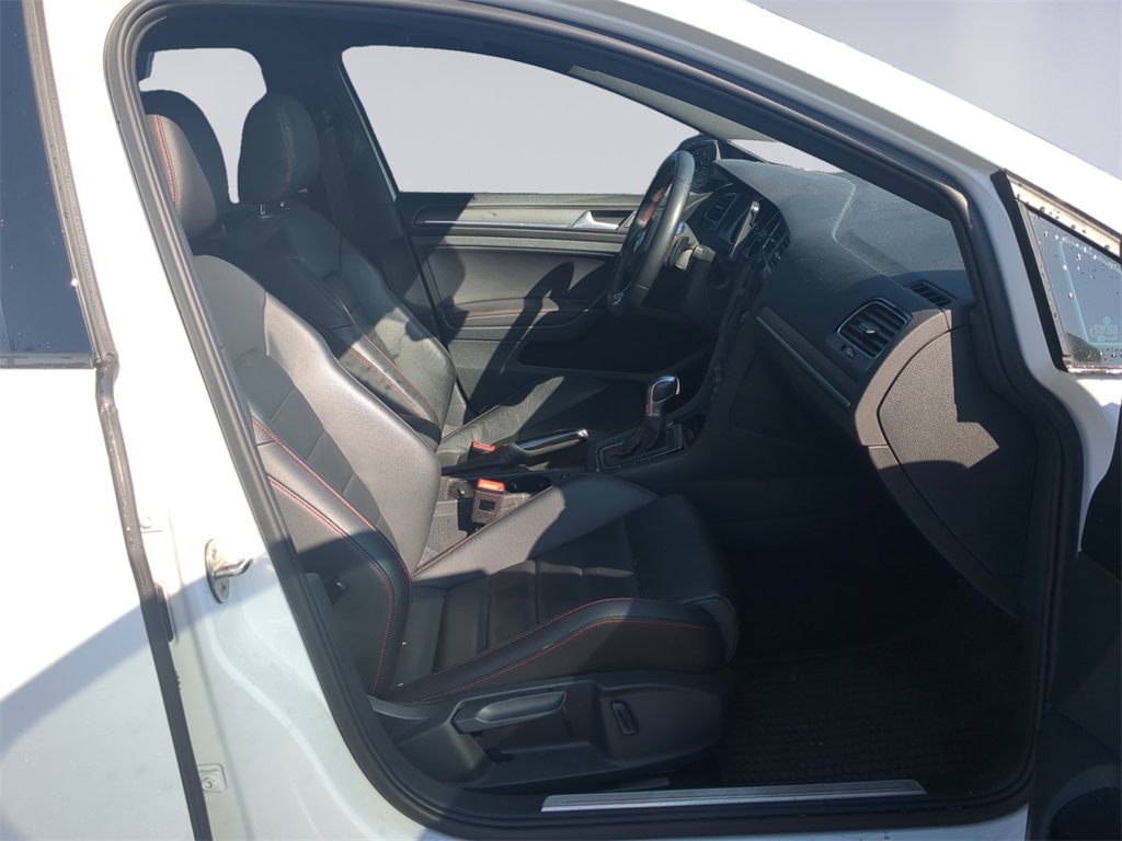 2019 Volkswagen Golf GTI SE photo 16