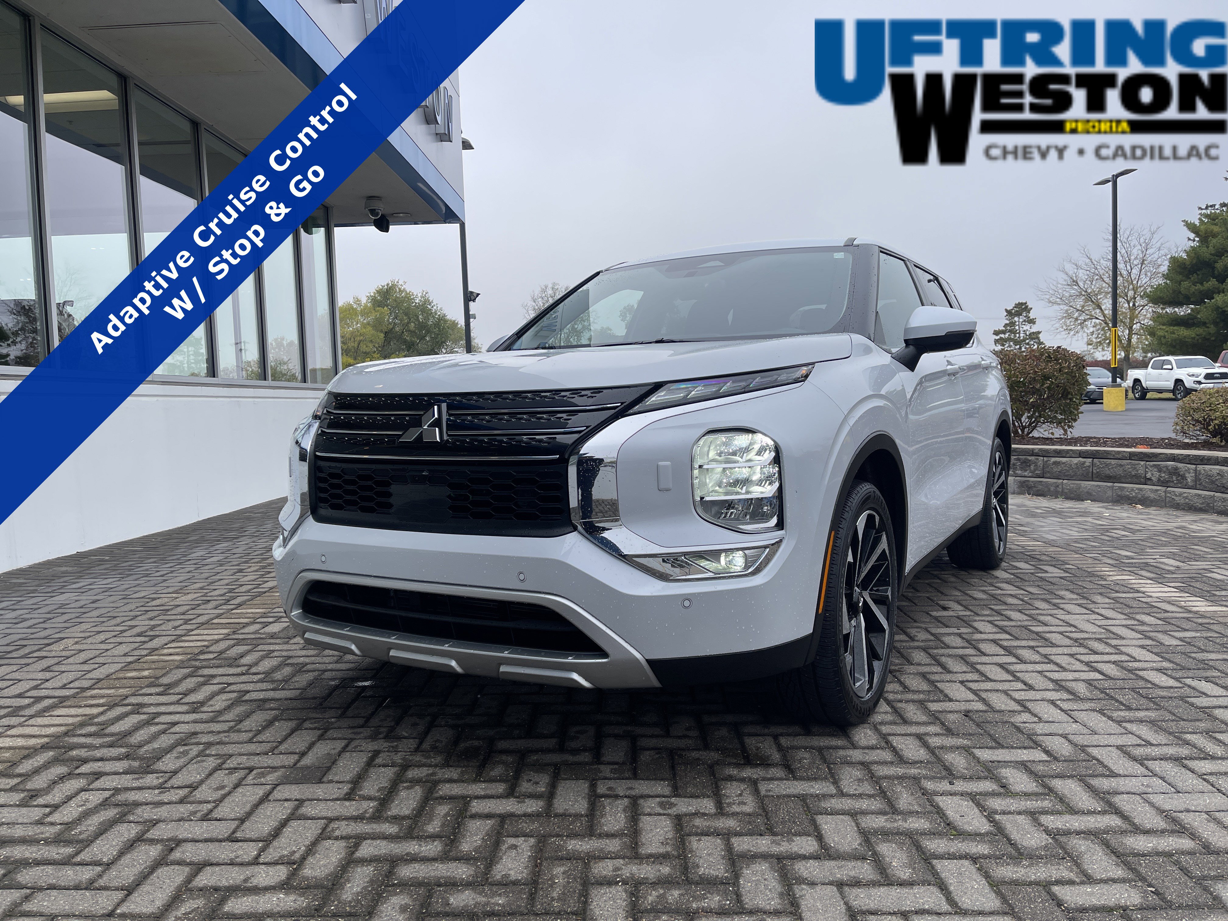 2024 Mitsubishi Outlander SE's photo