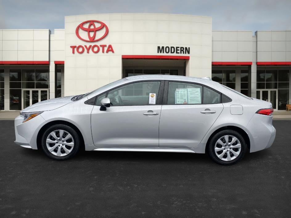2022 Toyota Corolla LE photo 2
