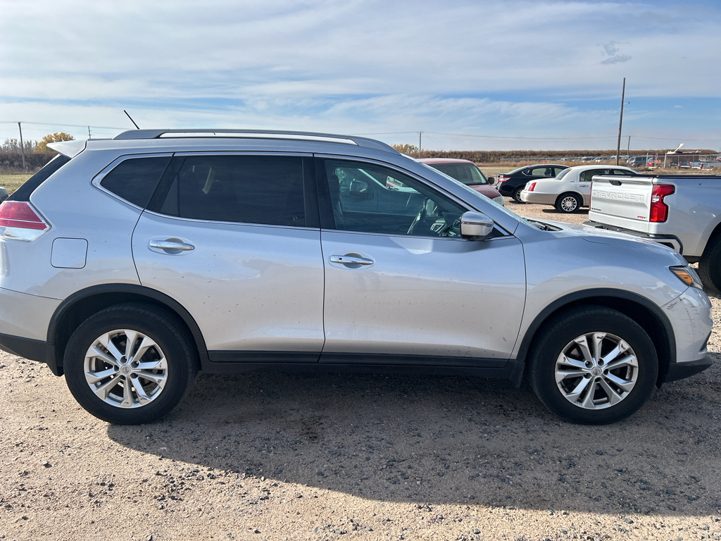 2016 Nissan Rogue SV photo 4