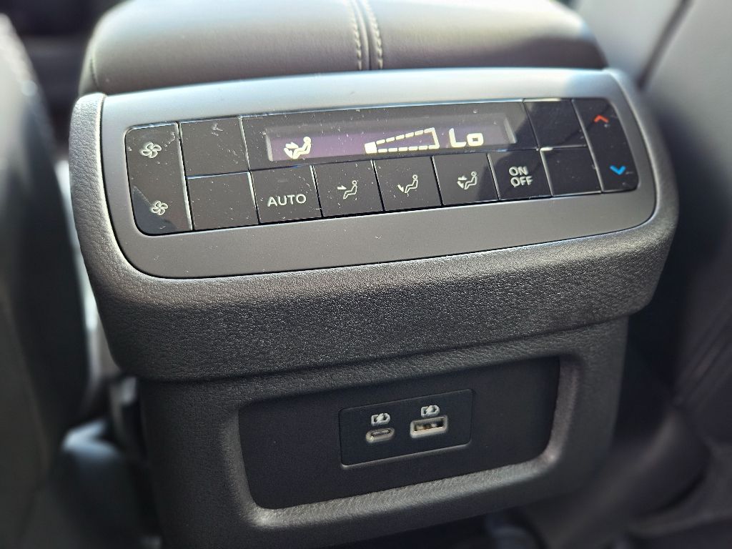 2025 Nissan Pathfinder SL photo 19