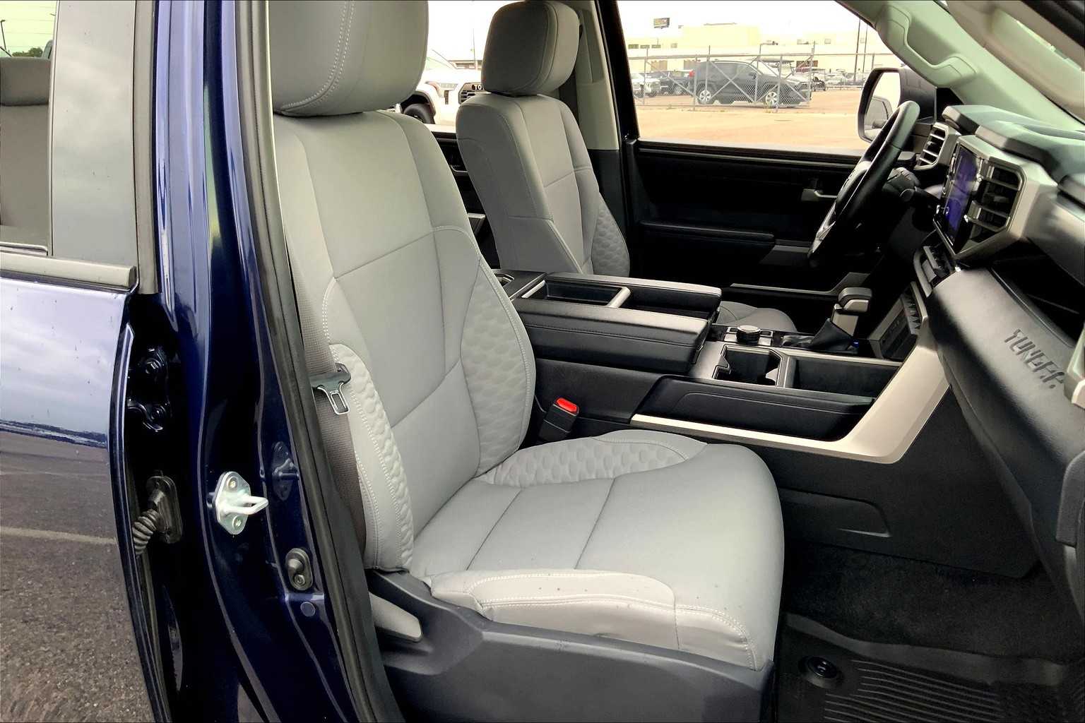 2022 Toyota Tundra SR5 photo 8
