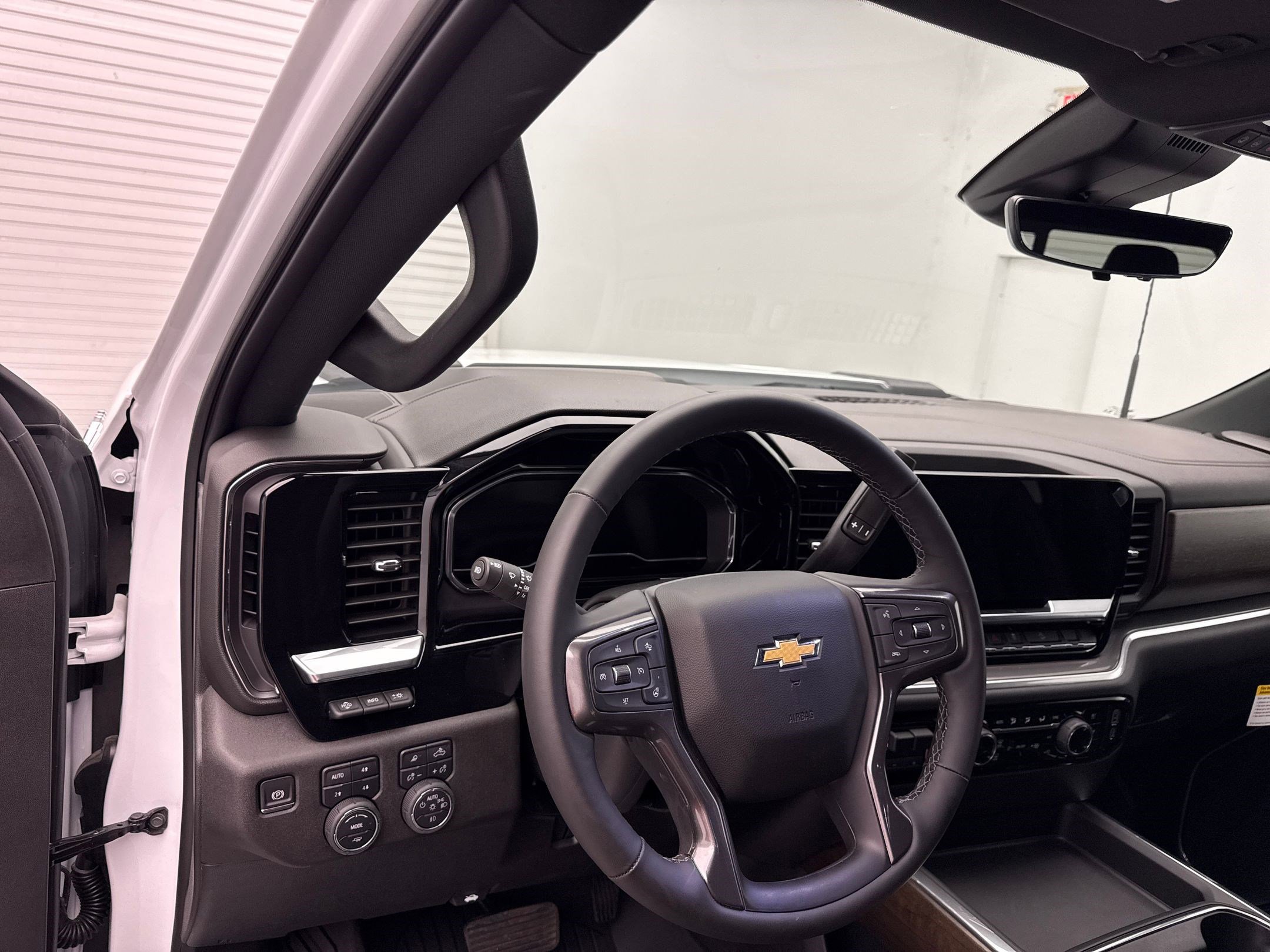 2025 Chevrolet Silverado 2500HD High Country photo 4