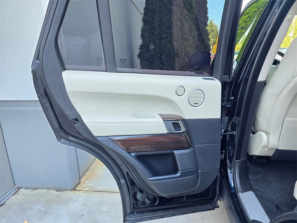 2016 Land Rover Range Rover HSE photo 24