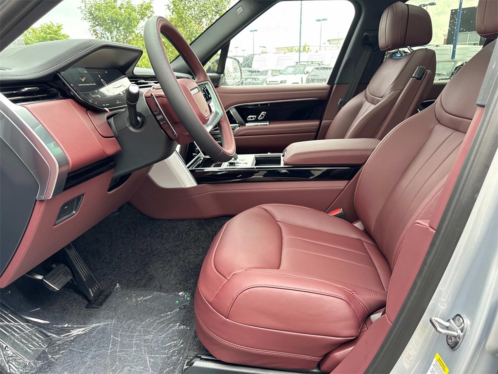 2025 Land Rover Range Rover SE photo 17