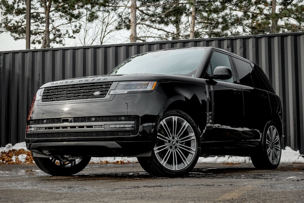 2025 Land Rover Range Rover SE's photo