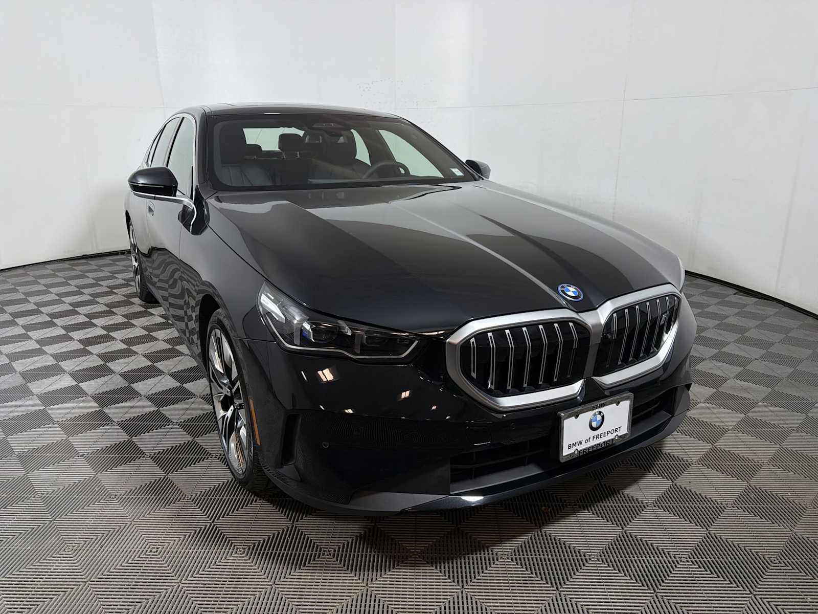 Used 2025 BMW i5 40 with VIN WBY13HG0XSCT41356 for sale in Freeport, NY