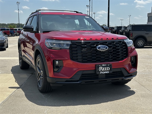 2025 Ford Explorer ST-Line photo 2