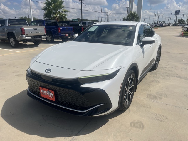 2024 Toyota Crown XLE photo 3