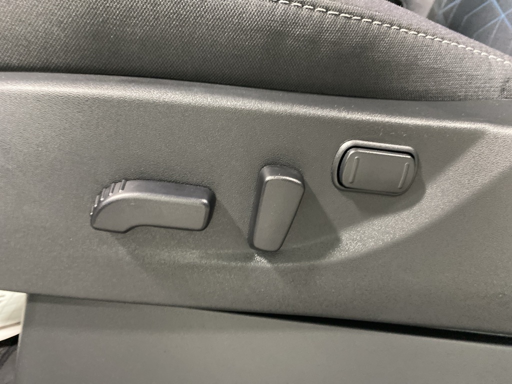 2025 Nissan Frontier SV photo 21