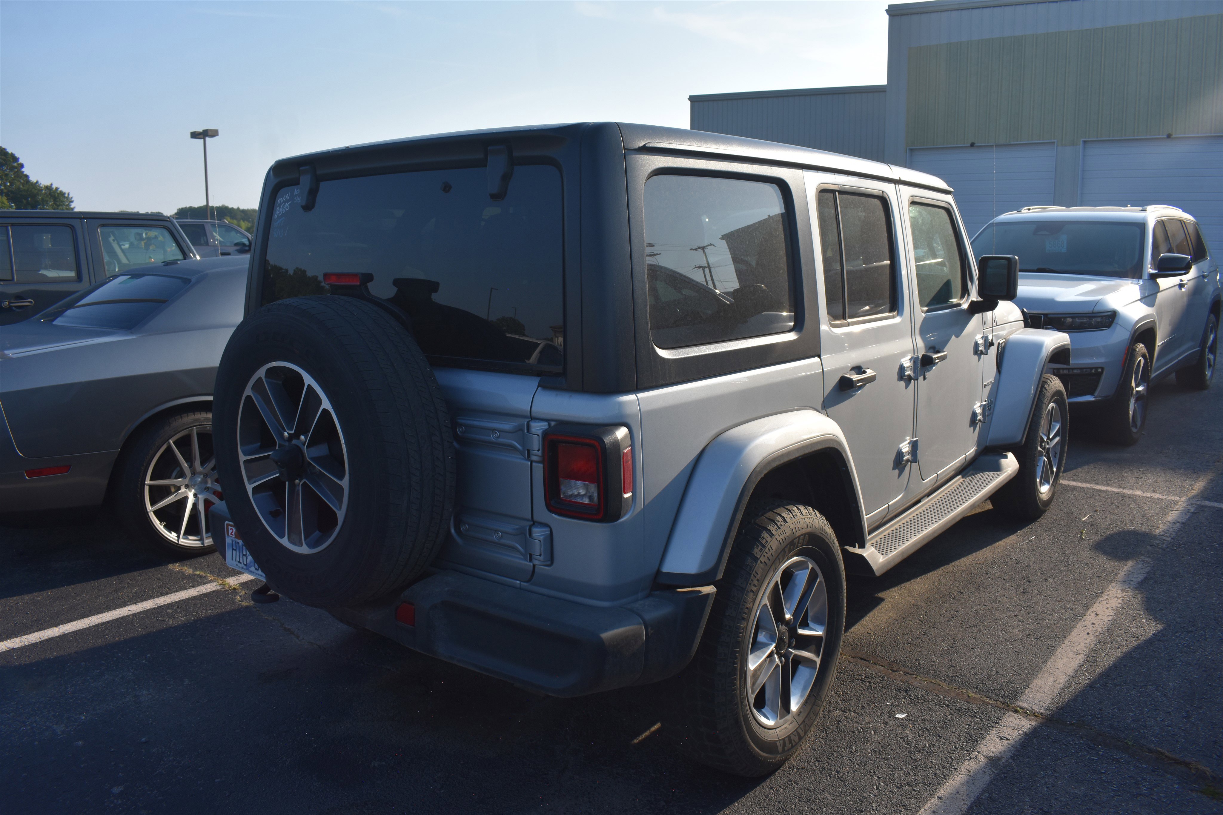 2023 Jeep Wrangler Sahara photo 3