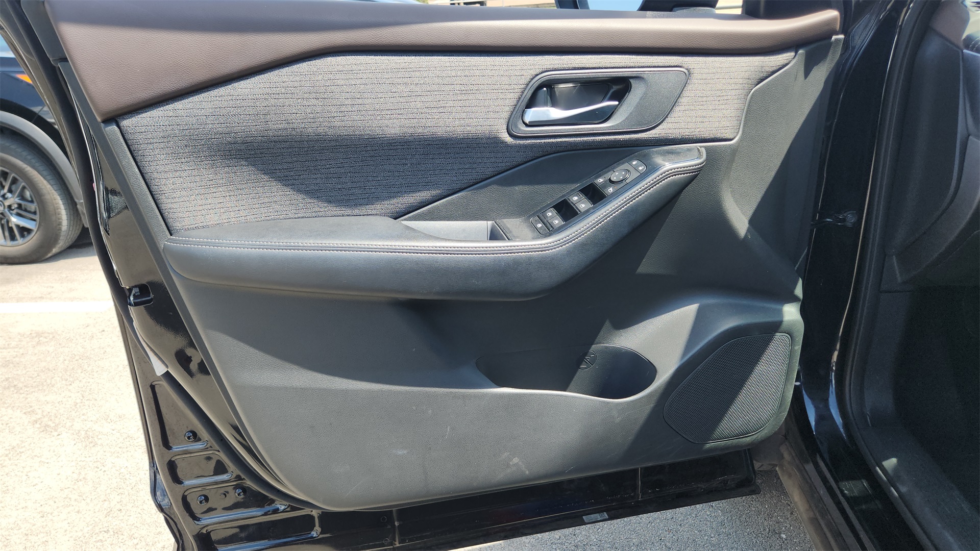 2023 Nissan Rogue SV photo 15