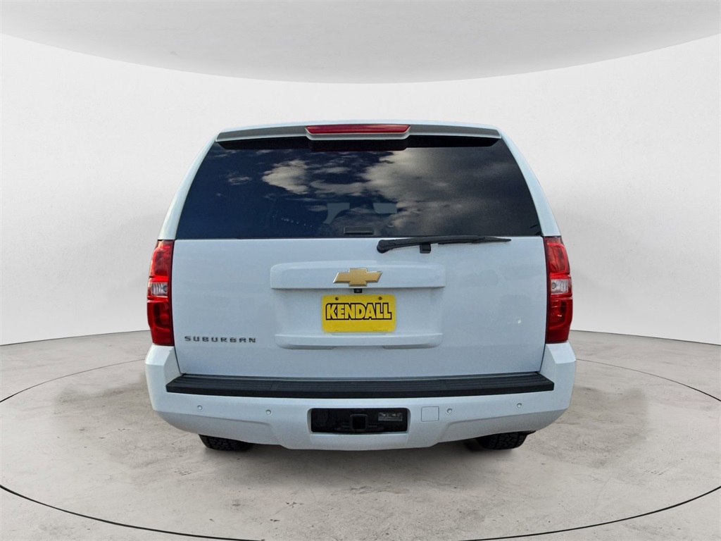 2013 Chevrolet Suburban 1500 LT photo 4