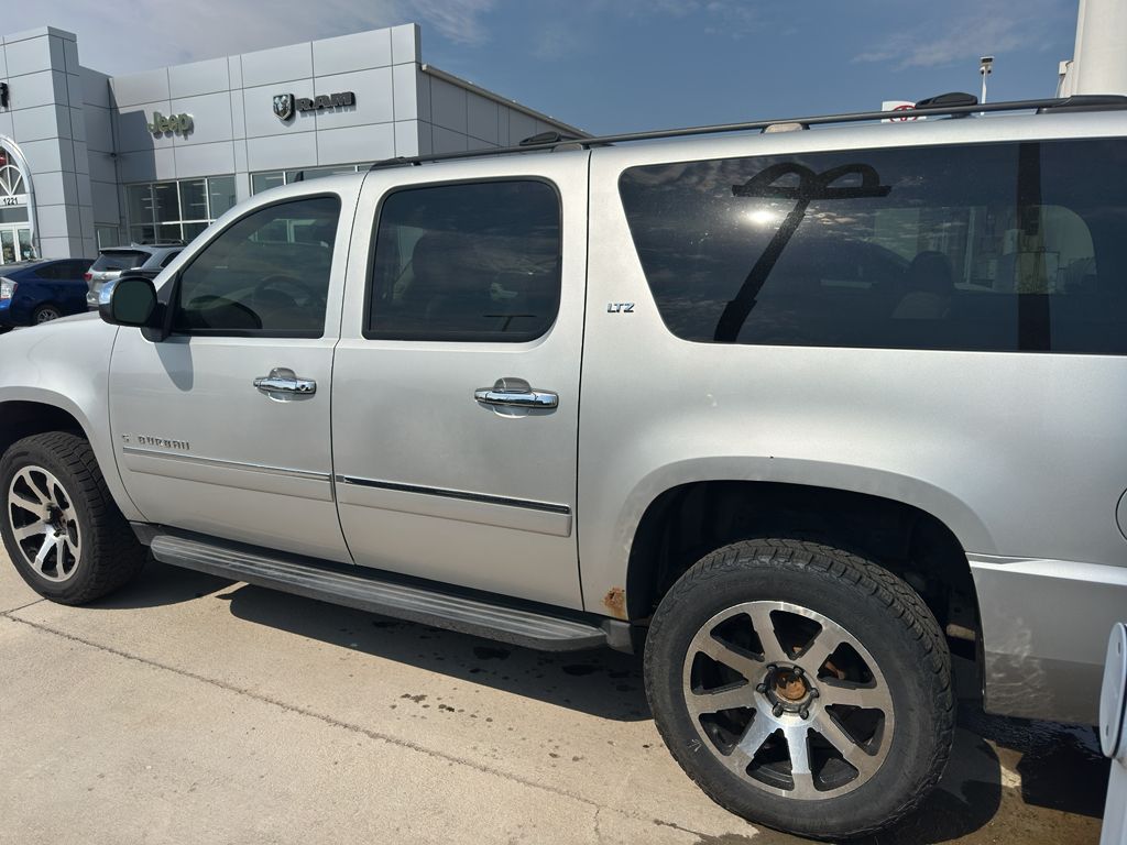2011 Chevrolet Suburban 1500 LTZ photo 6