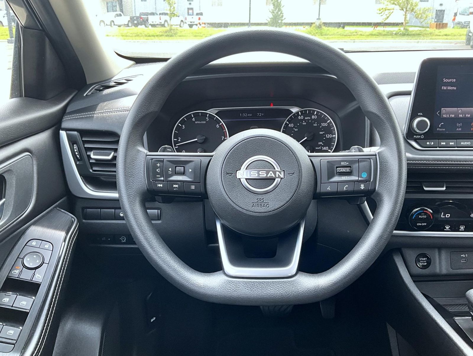 2024 Nissan Rogue SV photo 12