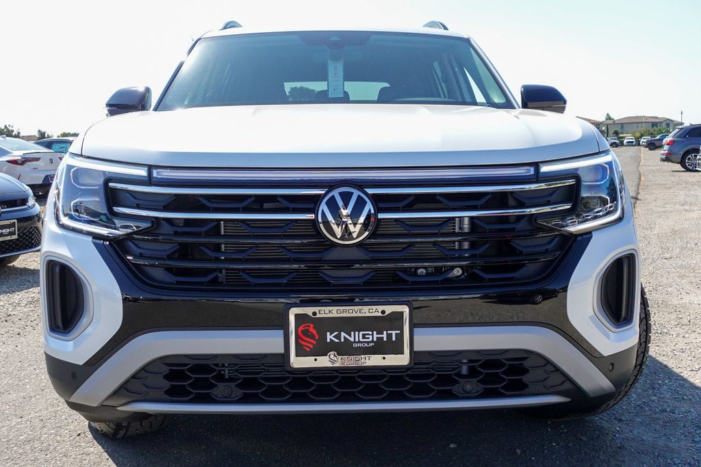 2026 Volkswagen Atlas Peak Edition SE photo 2